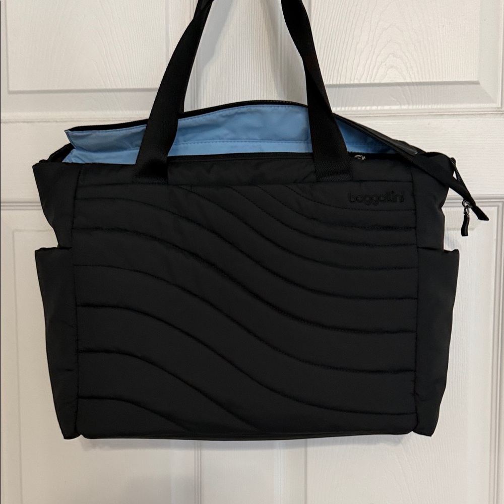 Baggallini Black and Blue Baby Bag